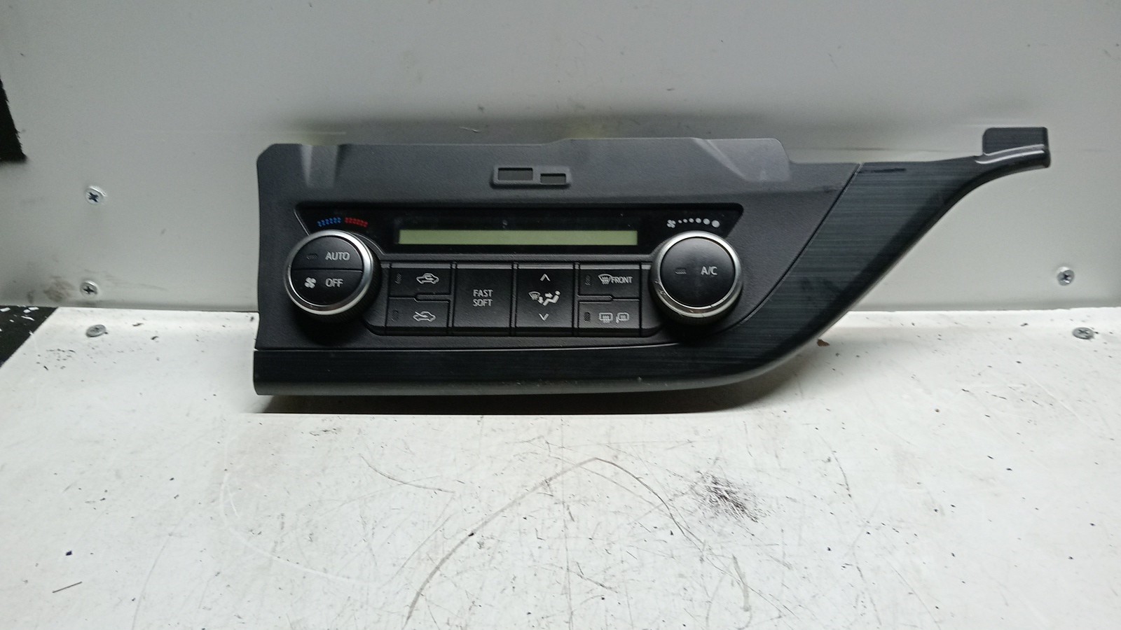 Comando de Chaufagem TOYOTA AURIS Combi (_E18_) | 13 - 18 Imagem-1