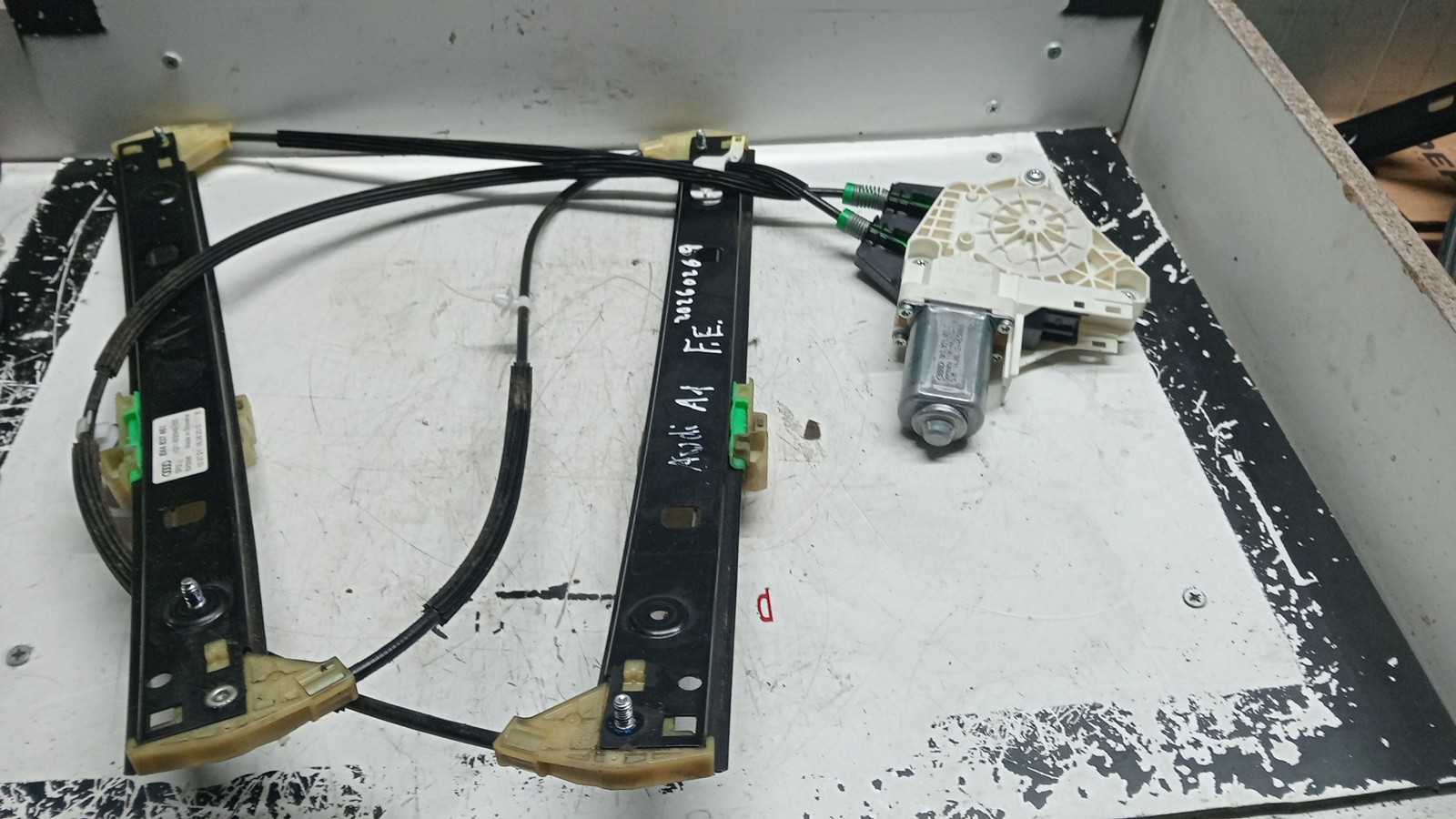 Elevador Frente Esq Electrico AUDI - ID S_120268