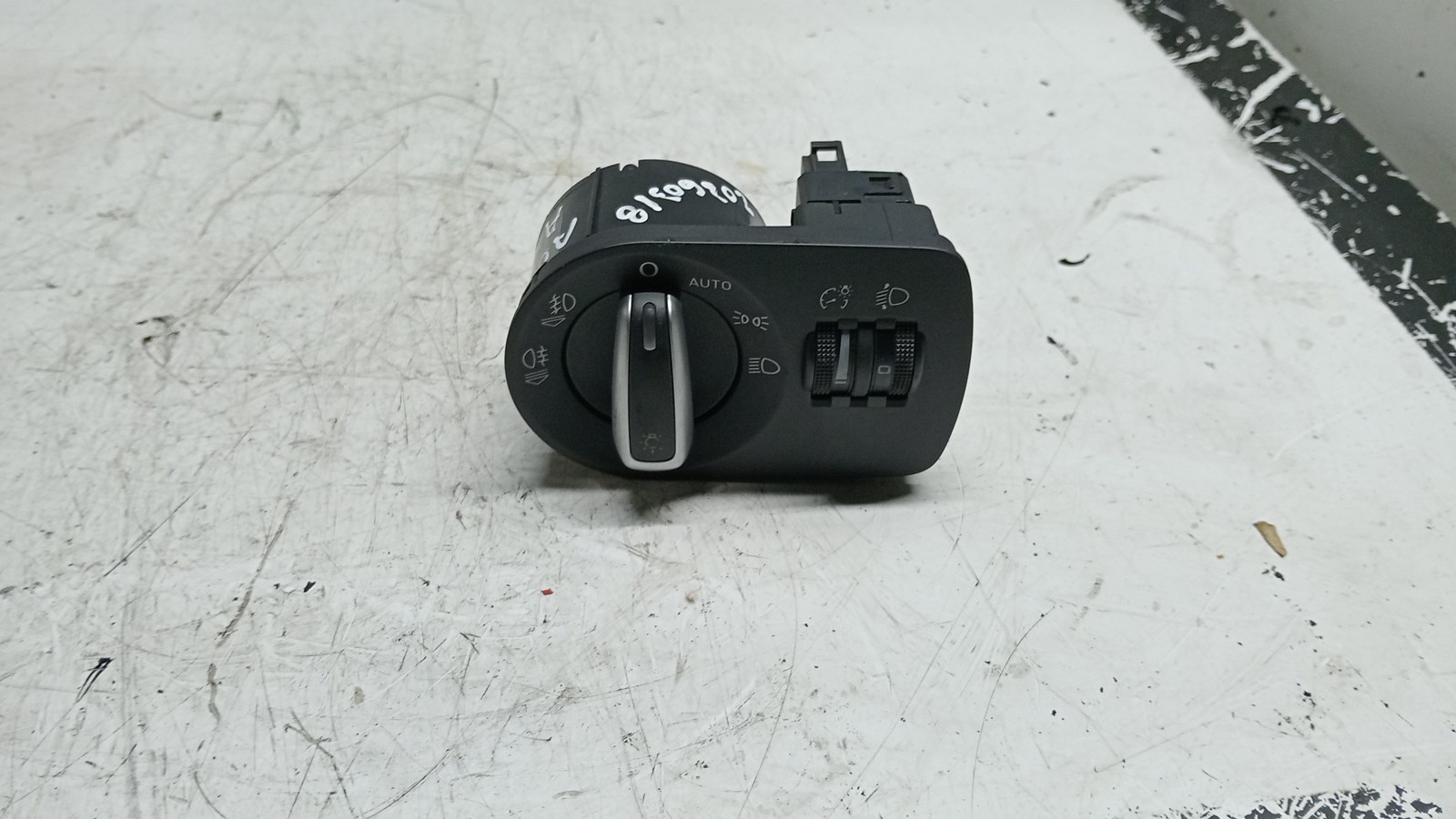 Comutador de Luzes AUDI A1 (8X1, 8XK) | 10 - 18 Imagem-1