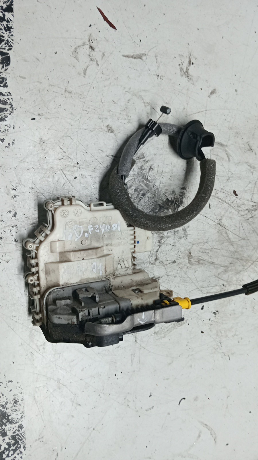 Fecho da Porta Frente Dto AUDI - ID S_120437