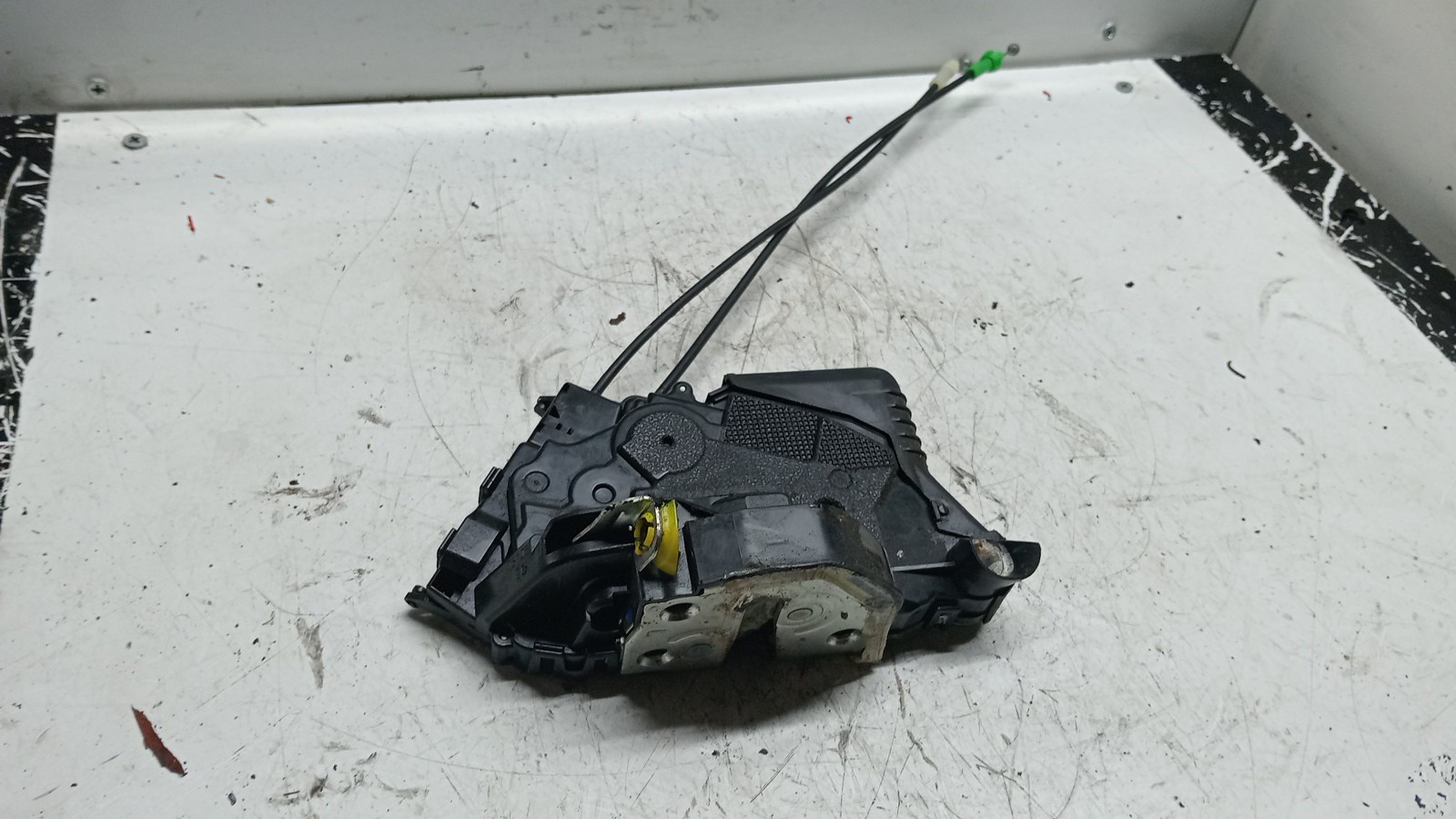 Fecho da Porta Frente Esq TOYOTA YARIS (_P9_) | 05 - 14 Imagem-1