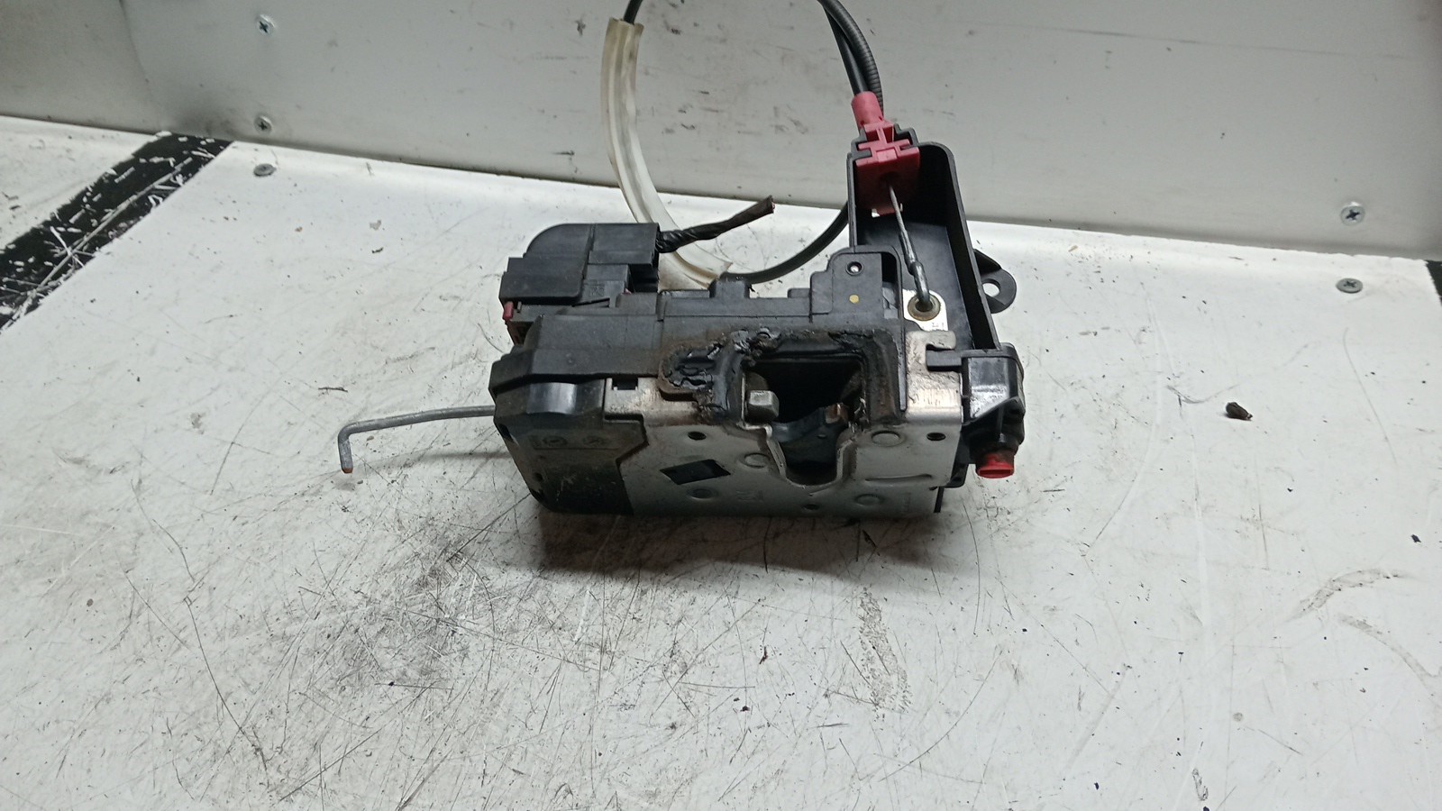 Fecho da Porta Trás Esq OPEL ZAFIRA / ZAFIRA FAMILY B (A05) | 05 - 19 Imagem-1