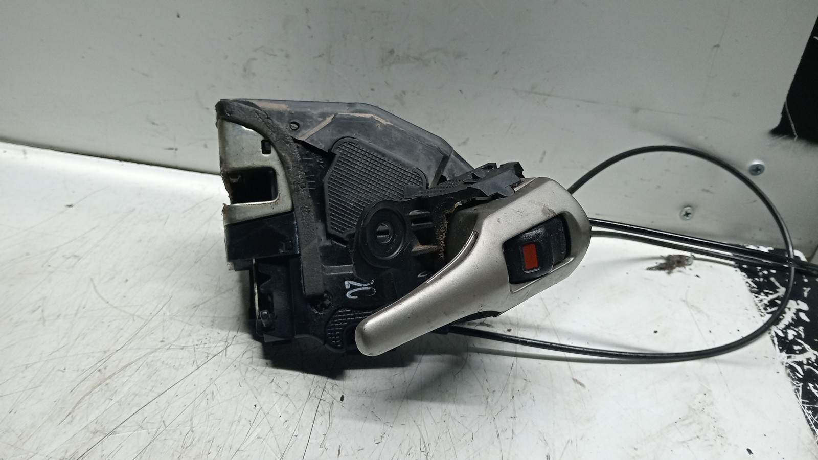 Fecho da Porta Trás Esq TOYOTA AURIS (_E15_) | 06 - 12 Imagem-1