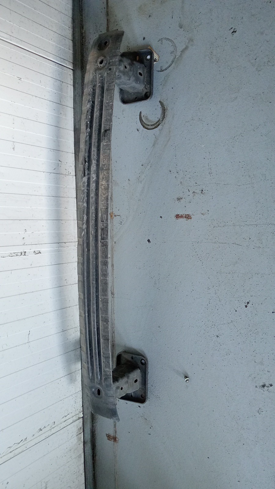 Reforço Parachoques Tras FORD - ID S_131065