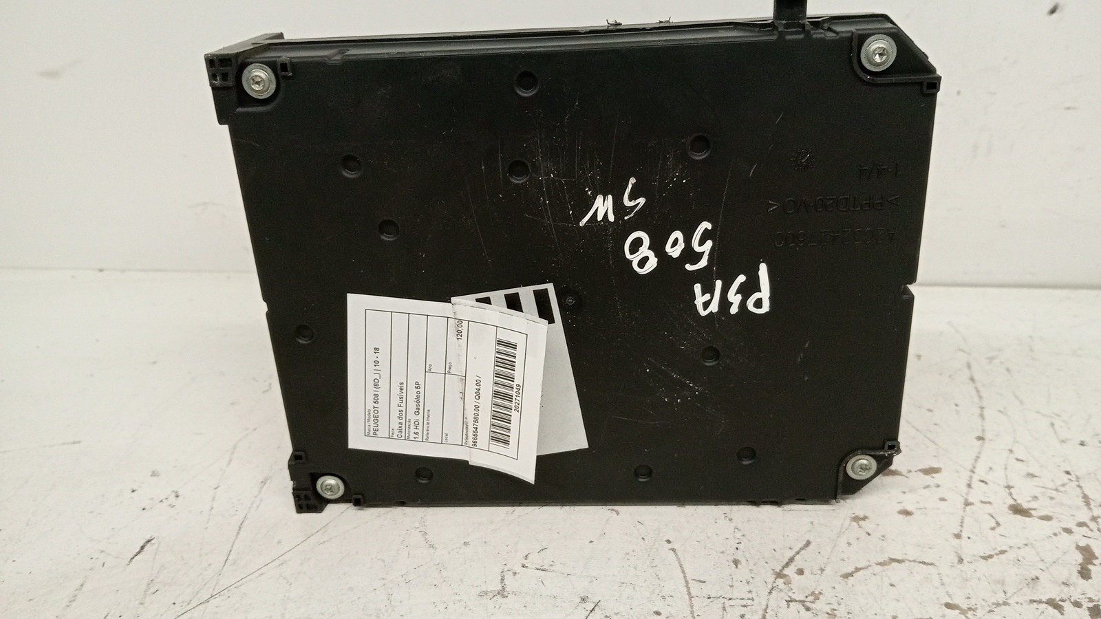 Caixa dos Fusíveis PEUGEOT 508 I (8D_) | 10 - 18 Imagem-1