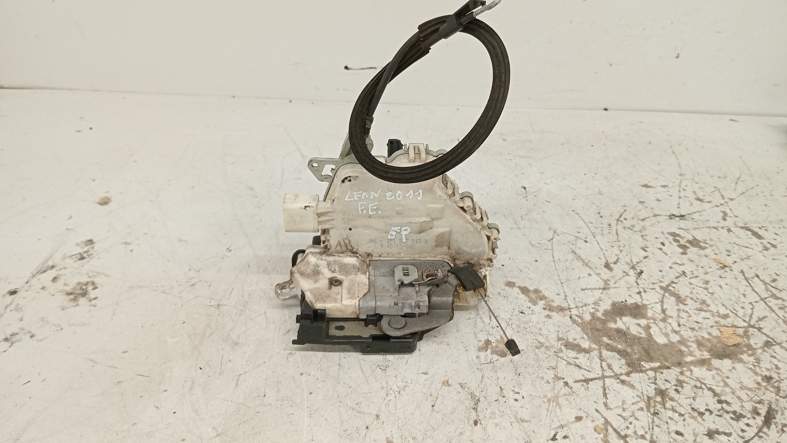 Fecho da Porta Frente Esq SEAT LEON (1P1) | 05 - 13 Imagem-1