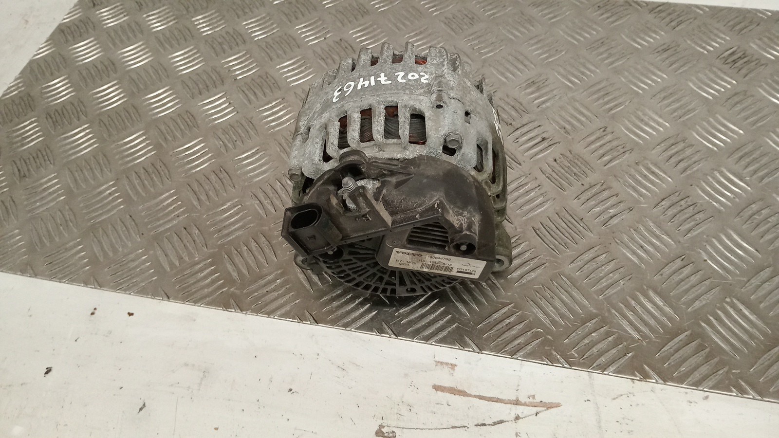 Alternador VOLVO V40 Hatchback (525, 526) | 12 -  Imagem-1