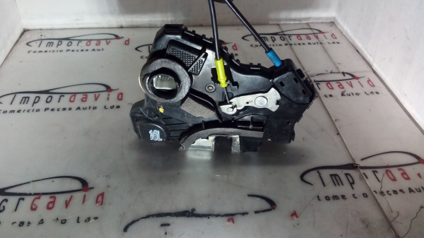 Fecho da Porta Frente Esq TOYOTA AVENSIS (_T25_) | 03 - 08 Imagem-1