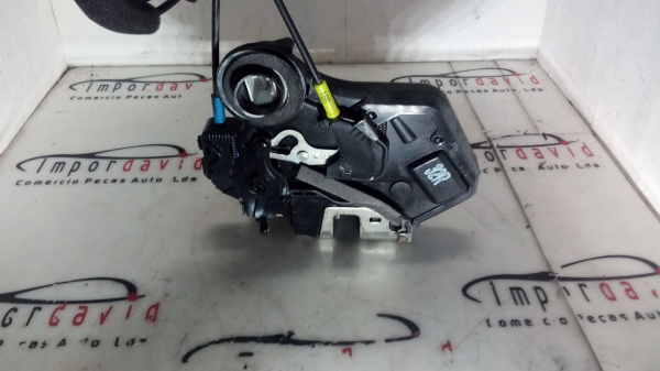 Fecho da Porta Trás Dto TOYOTA AVENSIS (_T25_) | 03 - 08 Imagem-1