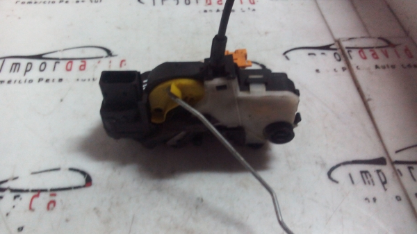 Fecho da Porta Trás Esq OPEL ASTRA J (P10) | 09 - 15 Imagem-1