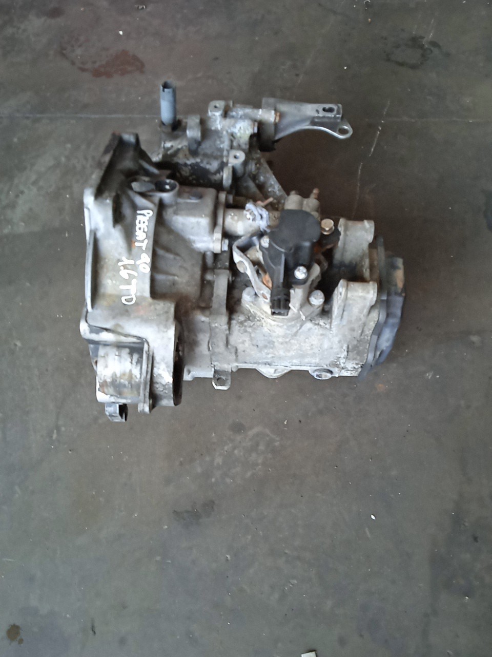 Caixa de Velocidades Manual VOLKSWAGEN PASSAT (32B) | 79 - 89 Imagem-0