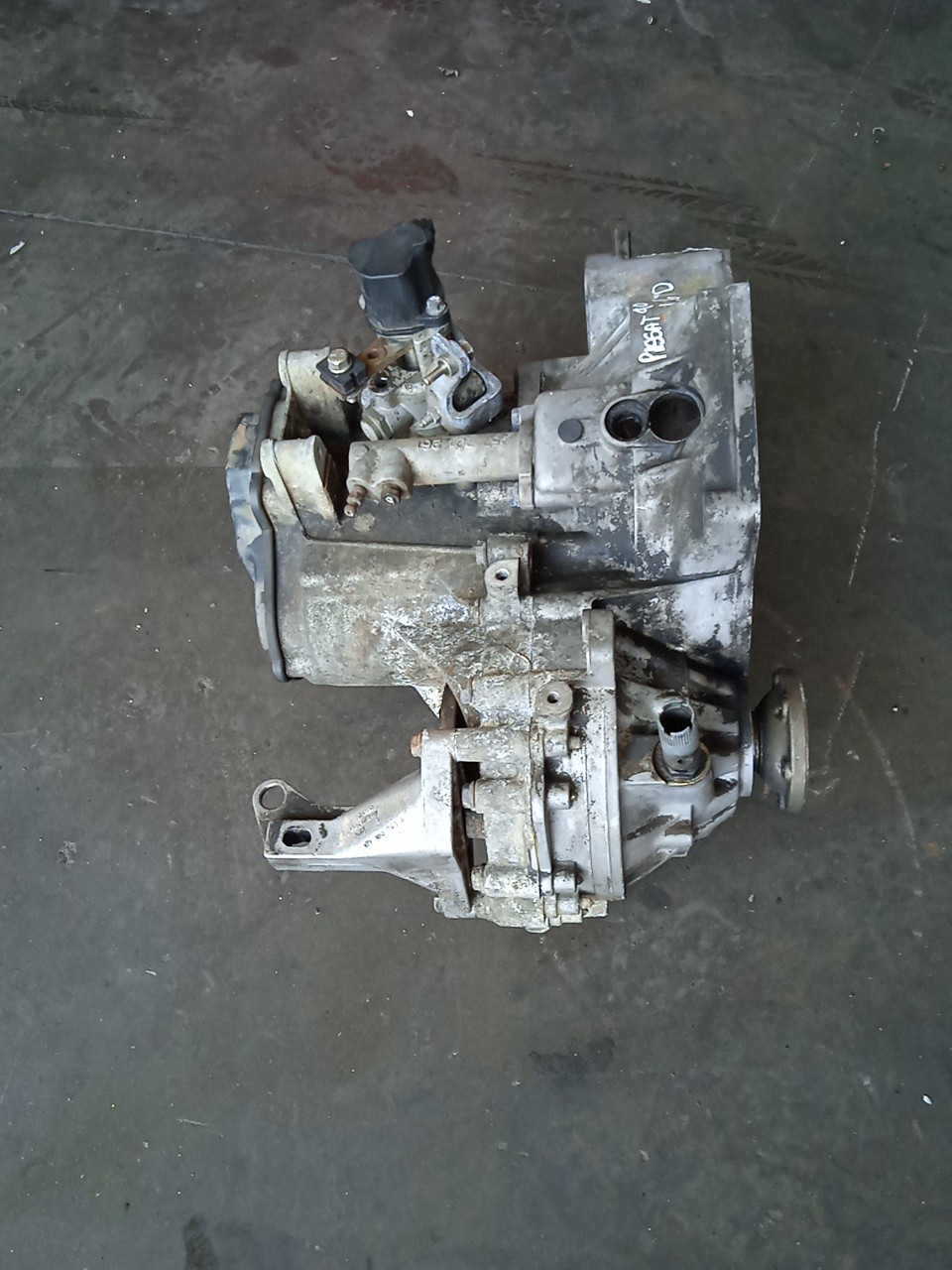 Caixa de Velocidades Manual VOLKSWAGEN PASSAT (32B) | 79 - 89 Imagem-2