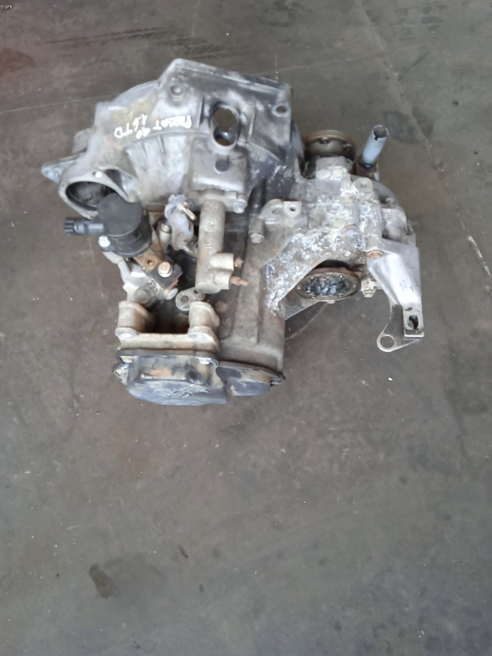 Caixa de Velocidades Manual VOLKSWAGEN PASSAT (32B) | 79 - 89 Imagem-3