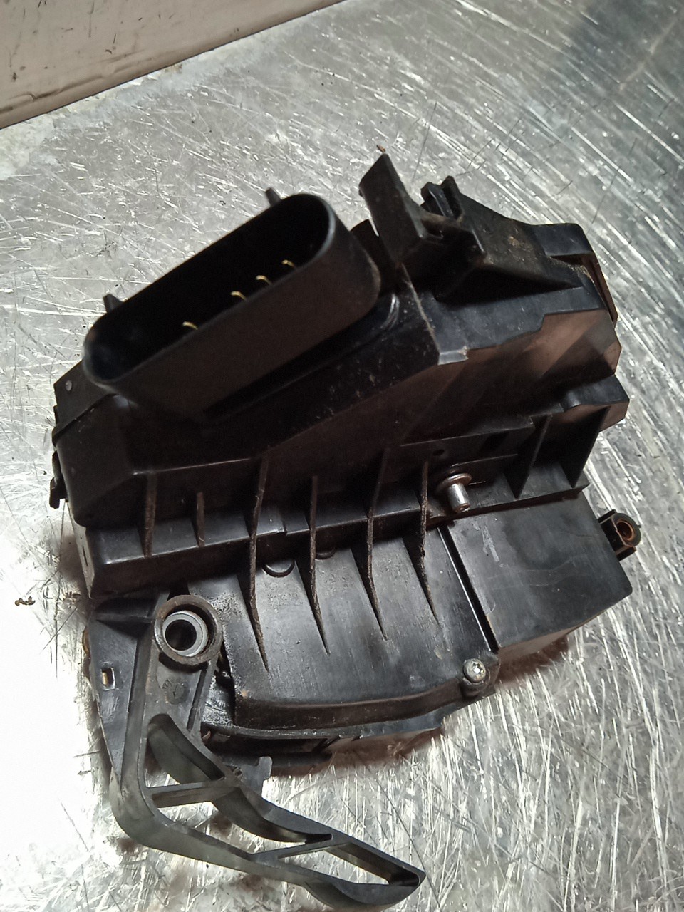 Fechadura Fecho Porta FT ES FORD FIESTA VI 8A6A A21813 DD Sucatao fechadura-fecho-porta-ft-es-ford-fiesta-vi-8a6a-a21813-dd-sucatao