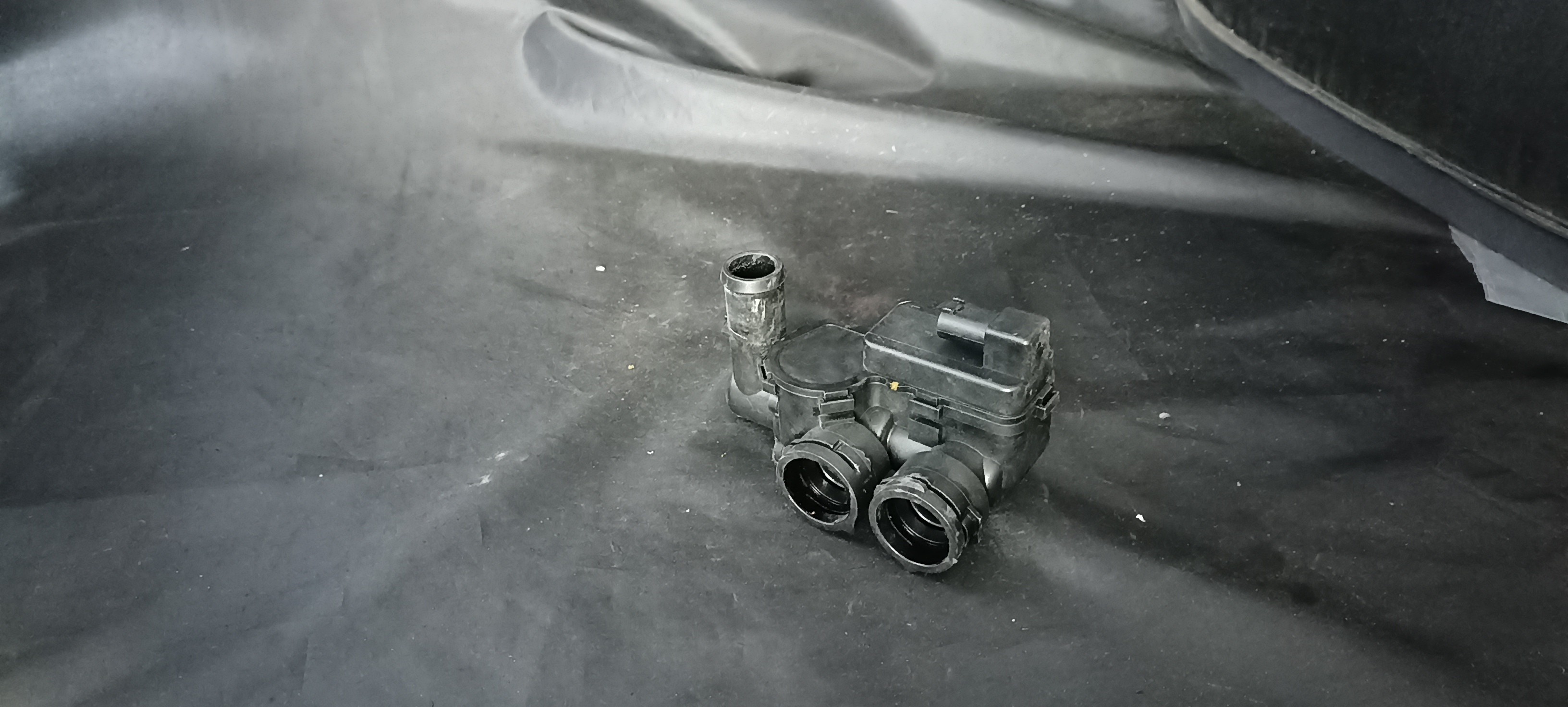 Bomba MERCEDES-BENZ CLS (C219) | 04 - 11