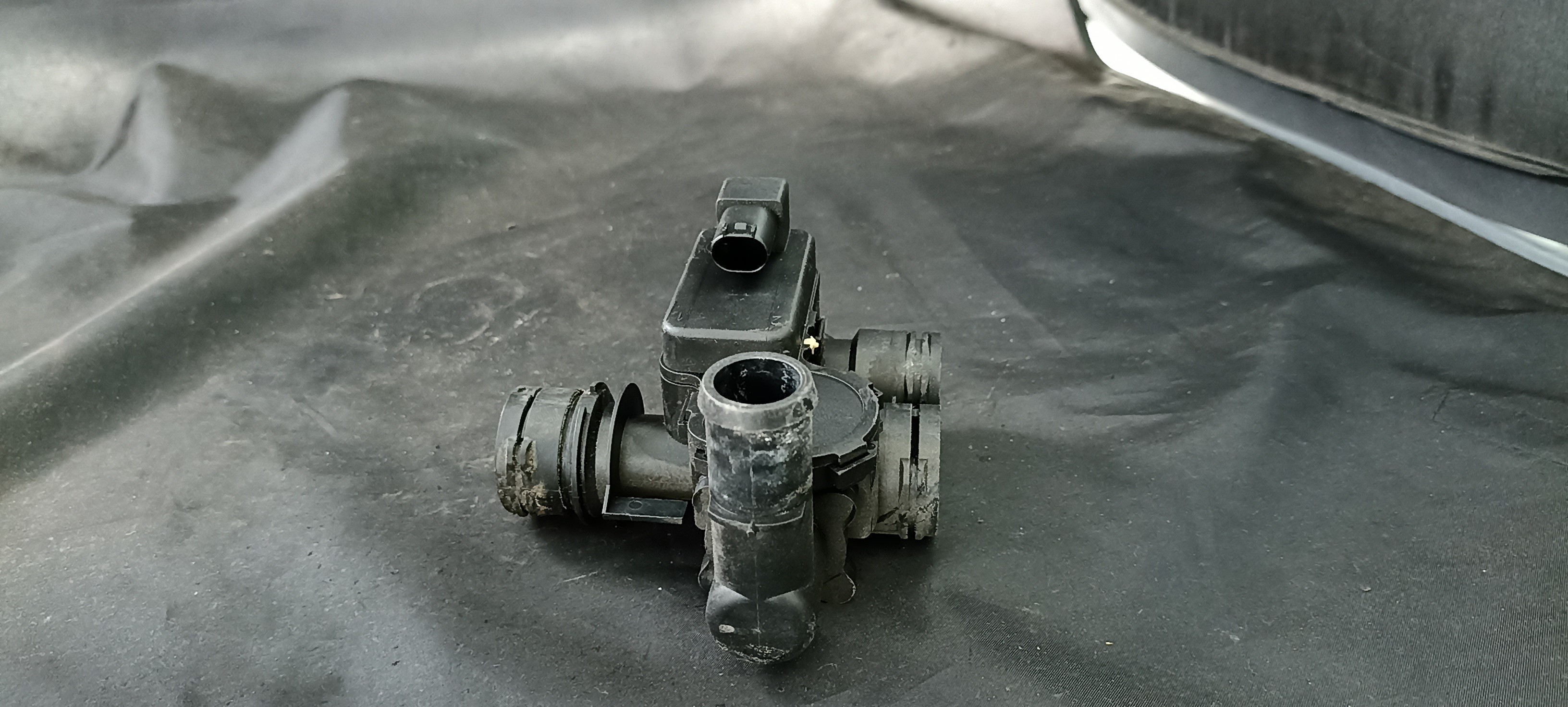 Bomba MERCEDES-BENZ CLS (C219) | 04 - 11