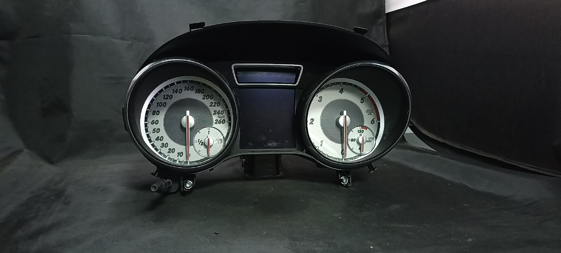 Painel Instrumentos MERCEDES-BENZ CLA Coupé (C117) | 13 - 19