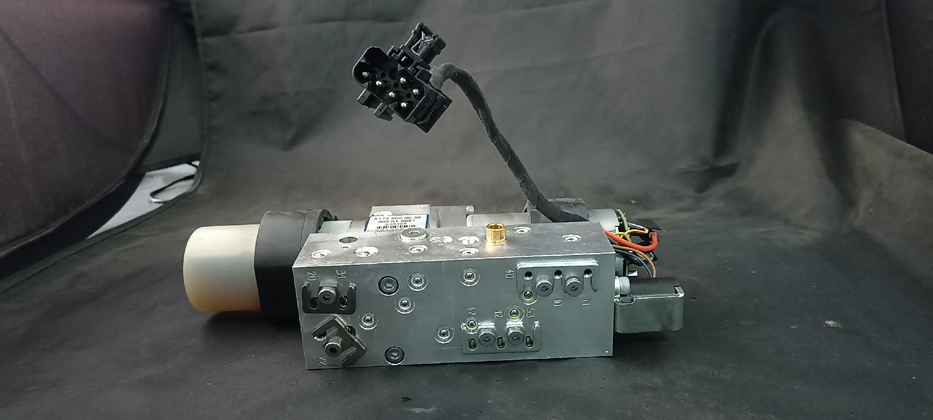 Bomba MERCEDES-BENZ SLK (R172) | 11 - 