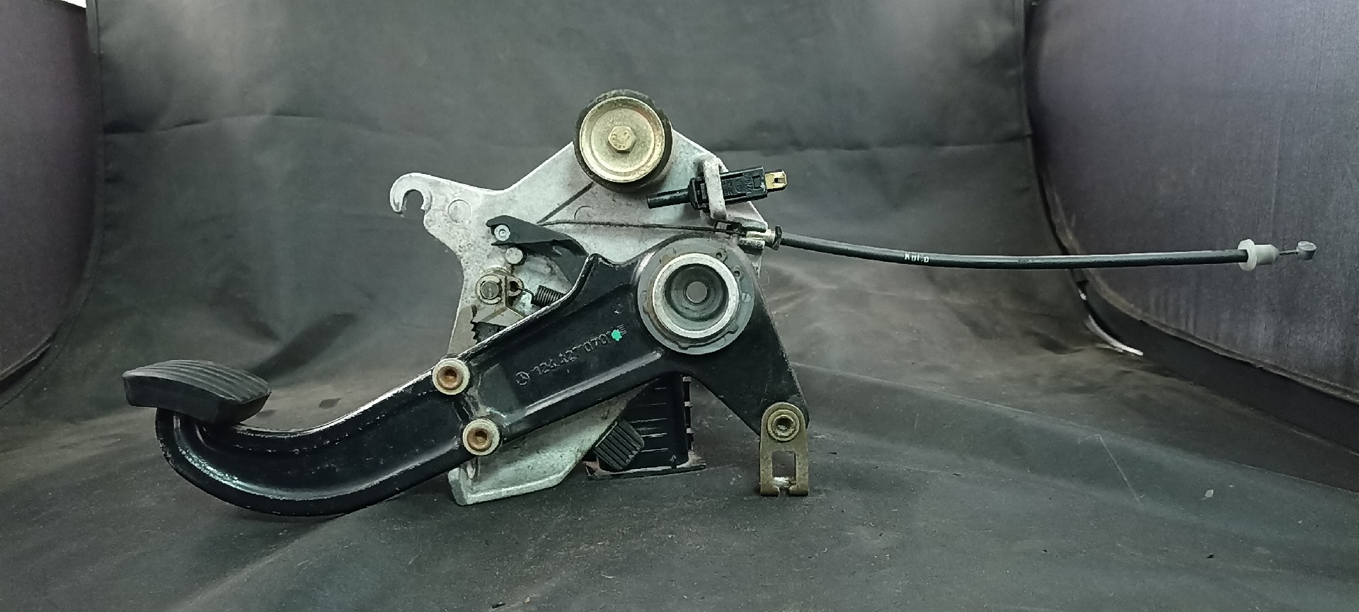 Pedal MERCEDES-BENZ E-CLASS (W124) | 93 - 96