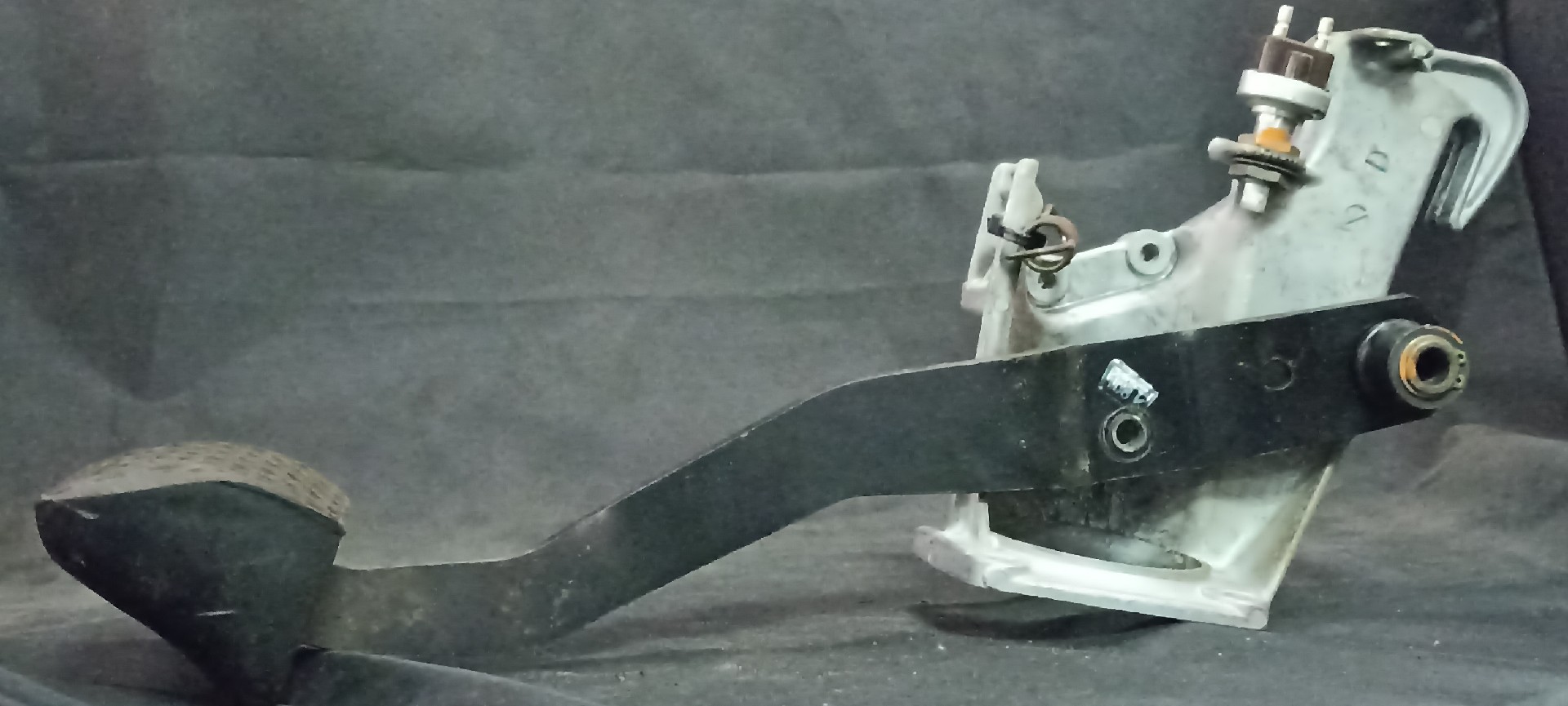 Pedal MERCEDES-BENZ TRÊS VOLUMES (W123) | 76 - 85