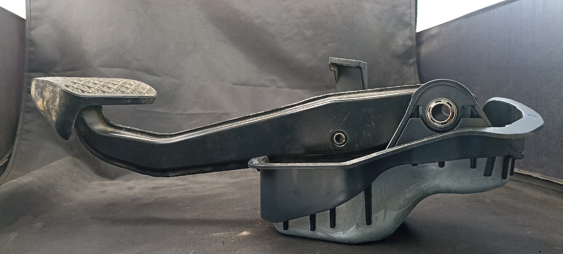 Pedal MERCEDES-BENZ C-CLASS (W205) | 13 - 