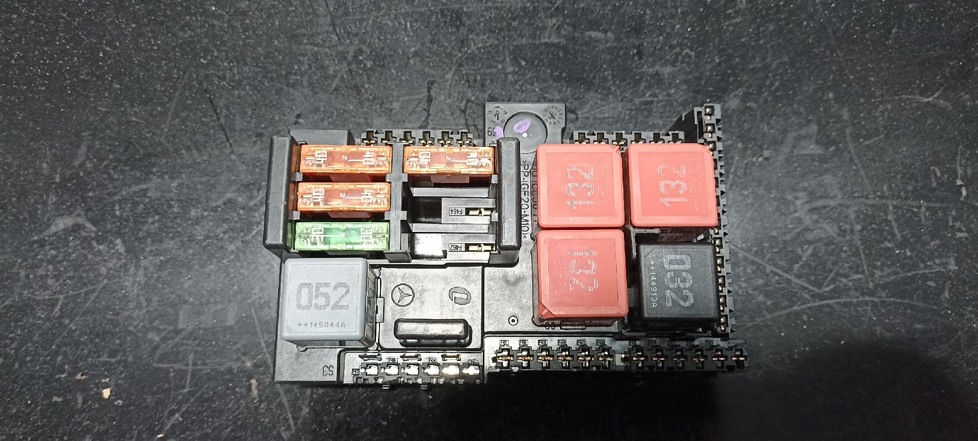 Caixa Fusiveis / SAM MERCEDES-BENZ C-CLASS (W205) | 13 - 