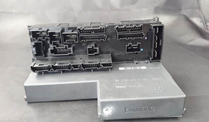 Caixa Fusiveis / SAM MERCEDES-BENZ CLK (C208) | 97 - 03