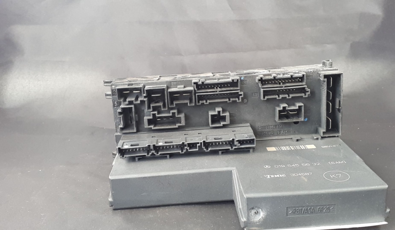 Caixa Fusiveis / SAM MERCEDES-BENZ C-CLASS (W202) | 93 - 00