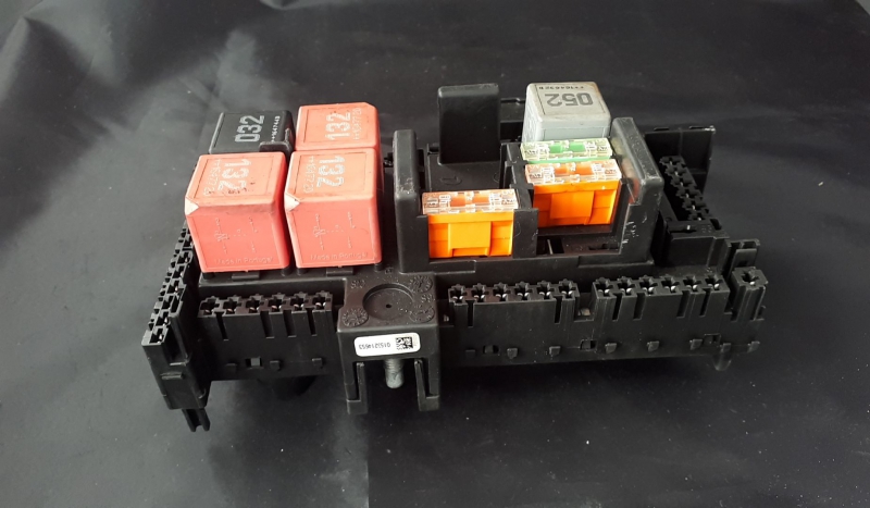 Caixa Fusiveis / SAM MERCEDES-BENZ C-CLASS (W205) | 13 - 