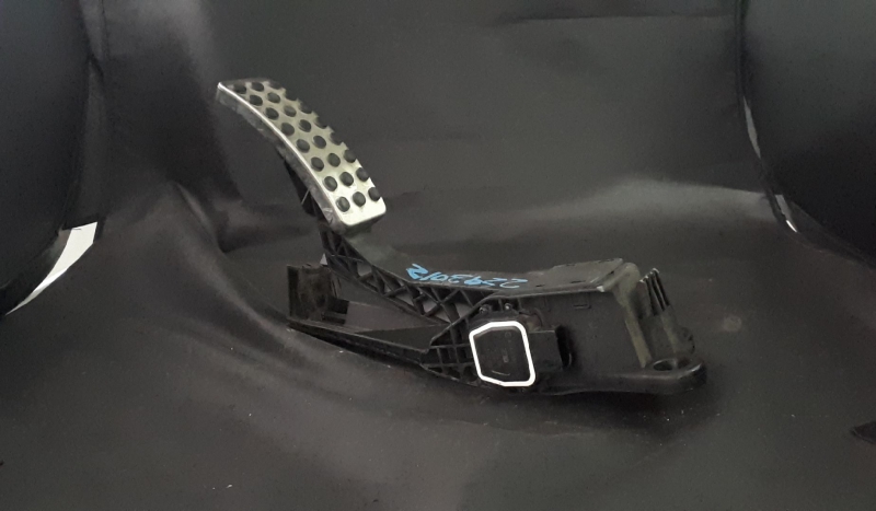 Pedal MERCEDES-BENZ M-CLASS (W164) | 05 - 12