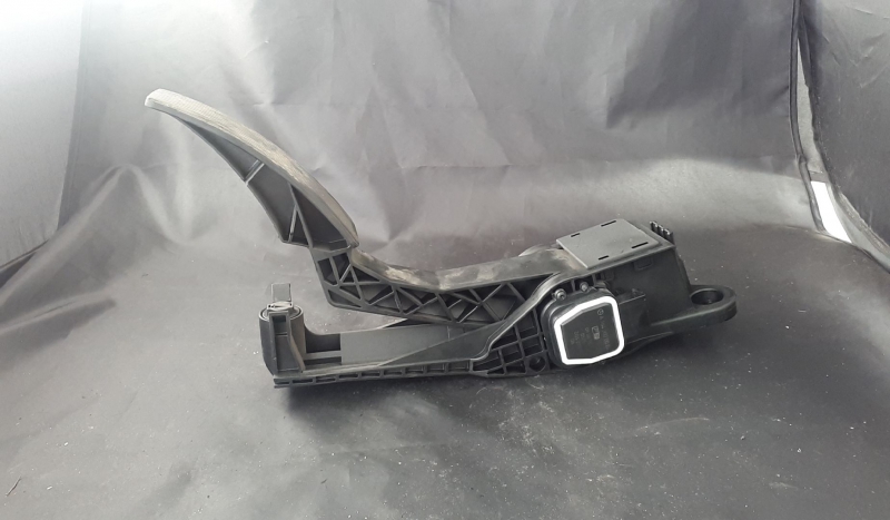 Pedal MERCEDES-BENZ R-CLASS (W251, V251) | 05 - 17
