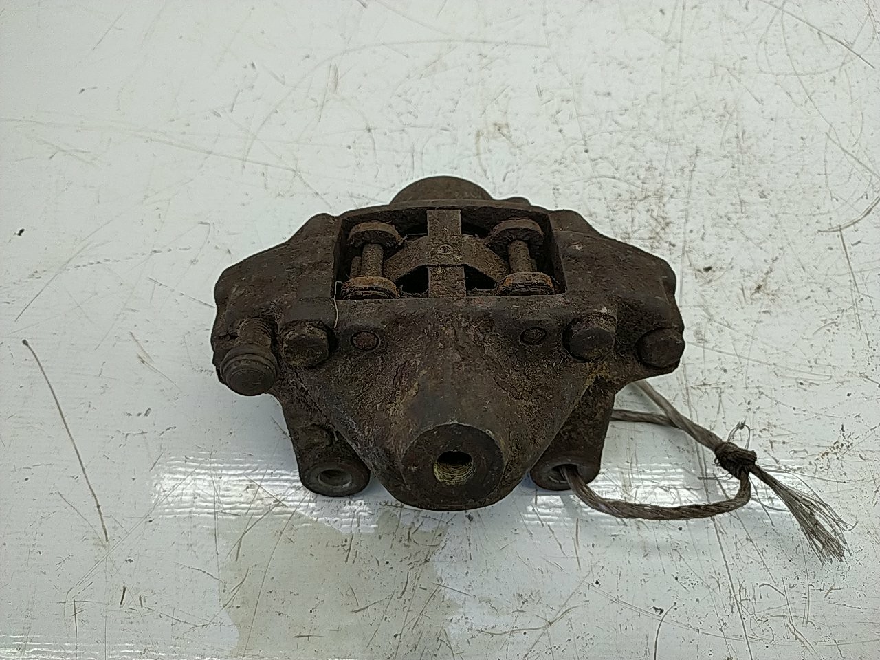 Pinça tras direita (109808).