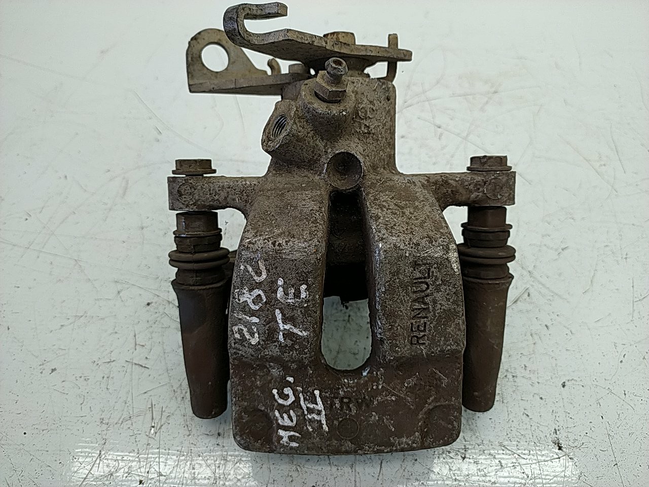 Pinça tras esquerda (20203930).