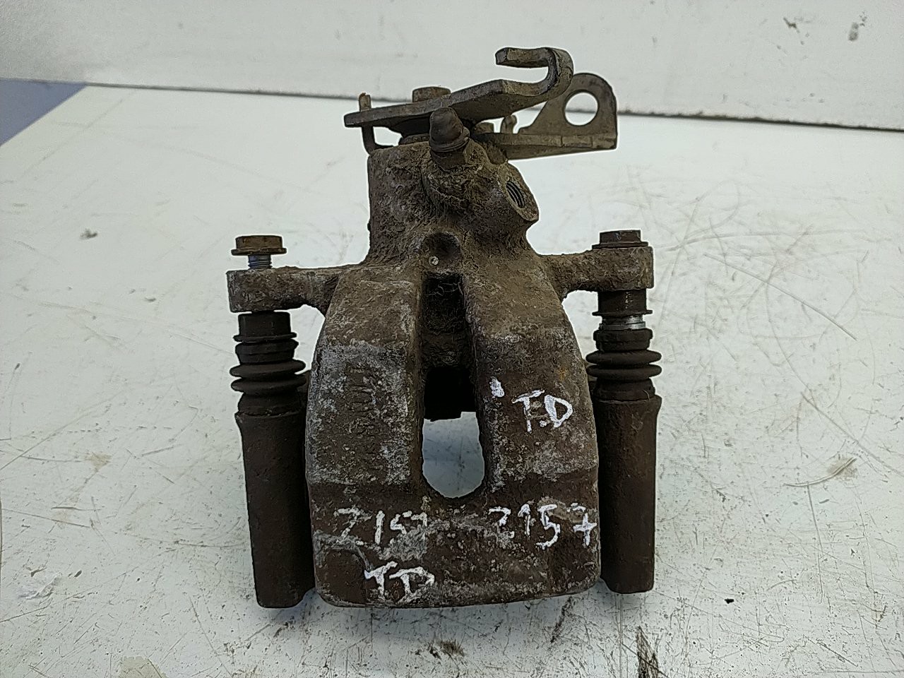 Pinça tras direita (20197172).