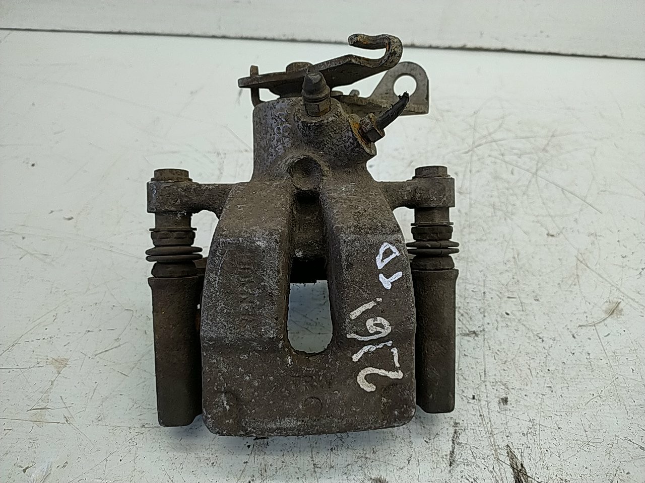 Pinça tras direita (20198126).