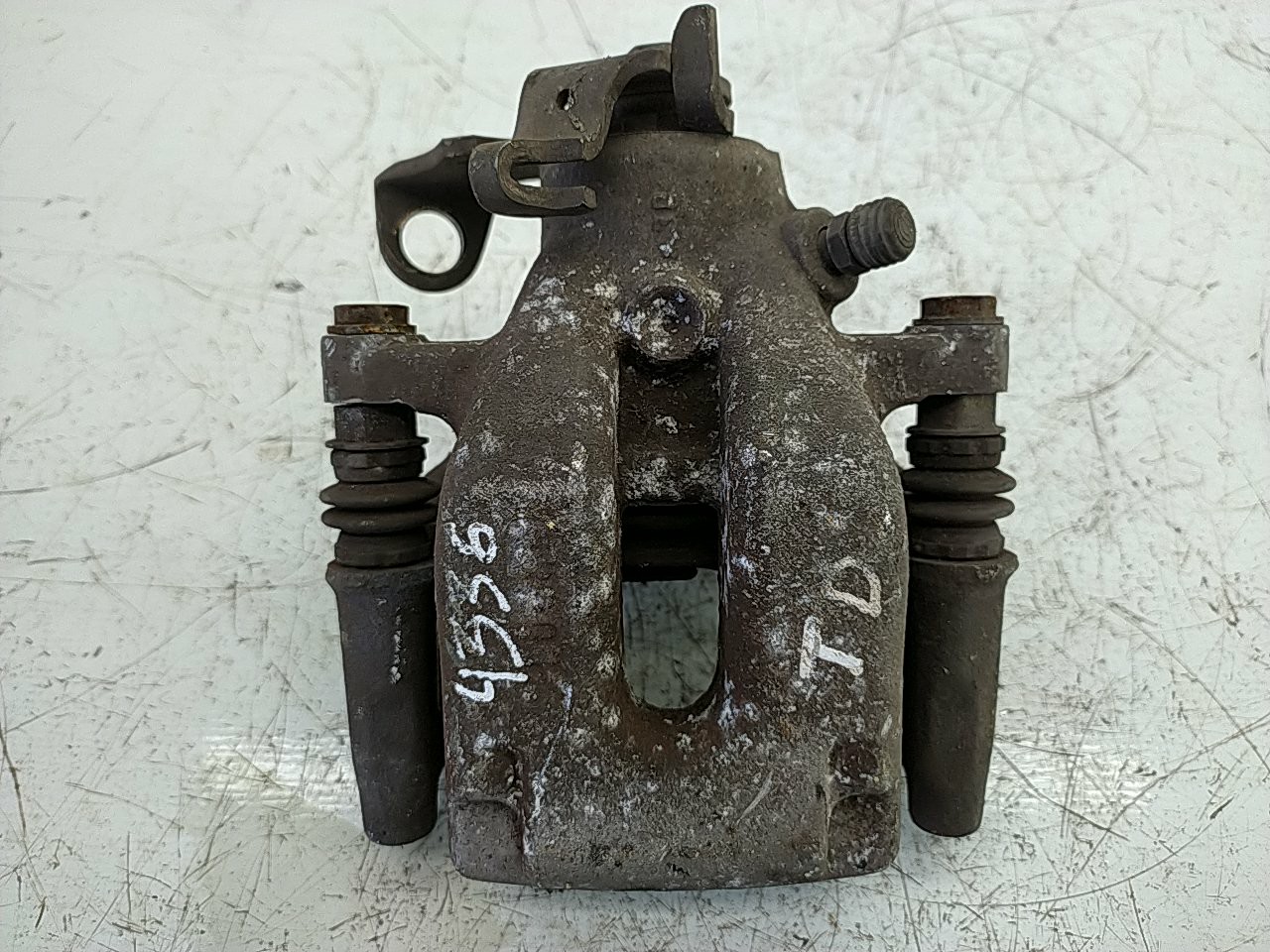 Pinça tras direita (20254043).