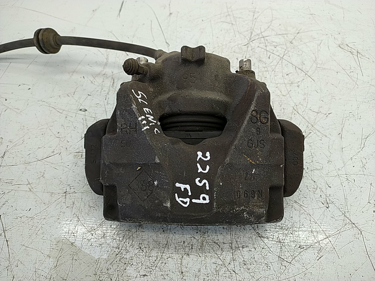 Pinça frente direita