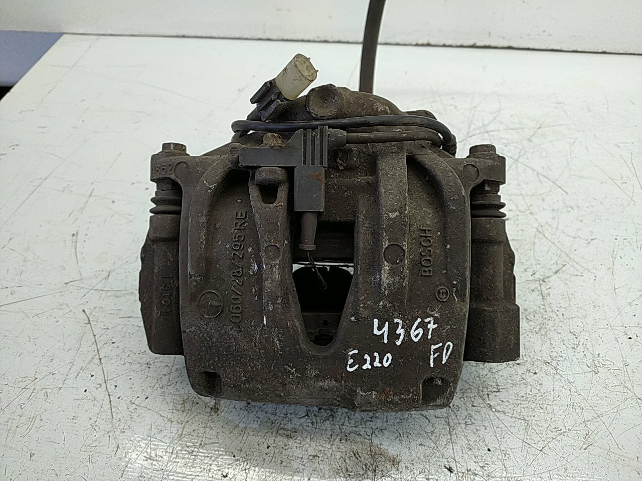 Pinça frente direita (20242447).