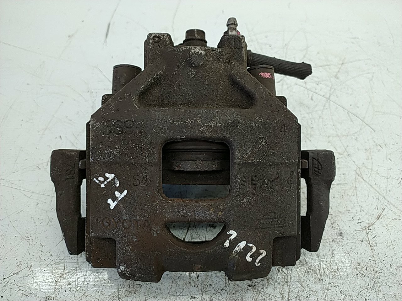 Pinça frente esquerda (20211242).