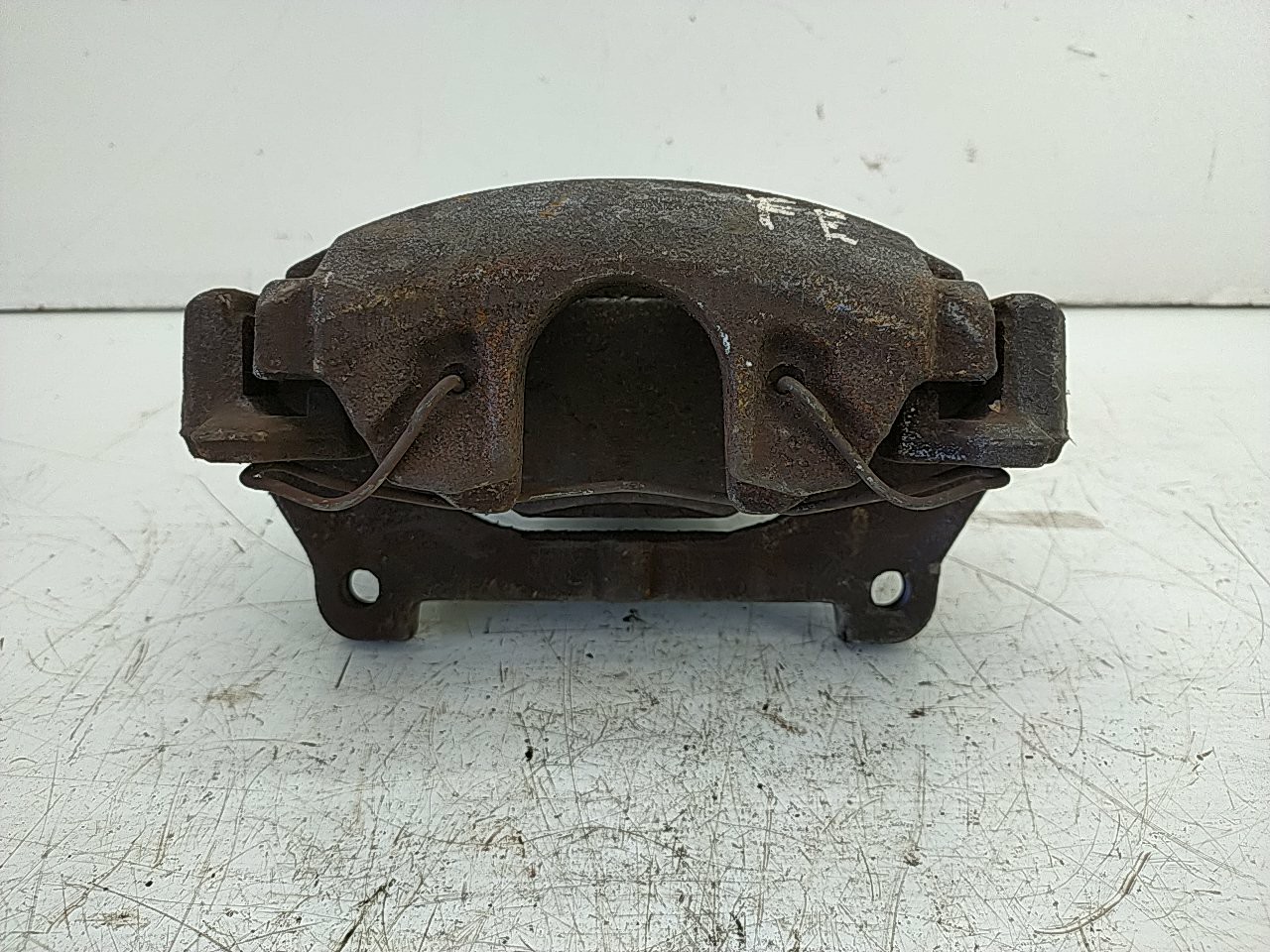 Pinça frente esquerda (20224470).