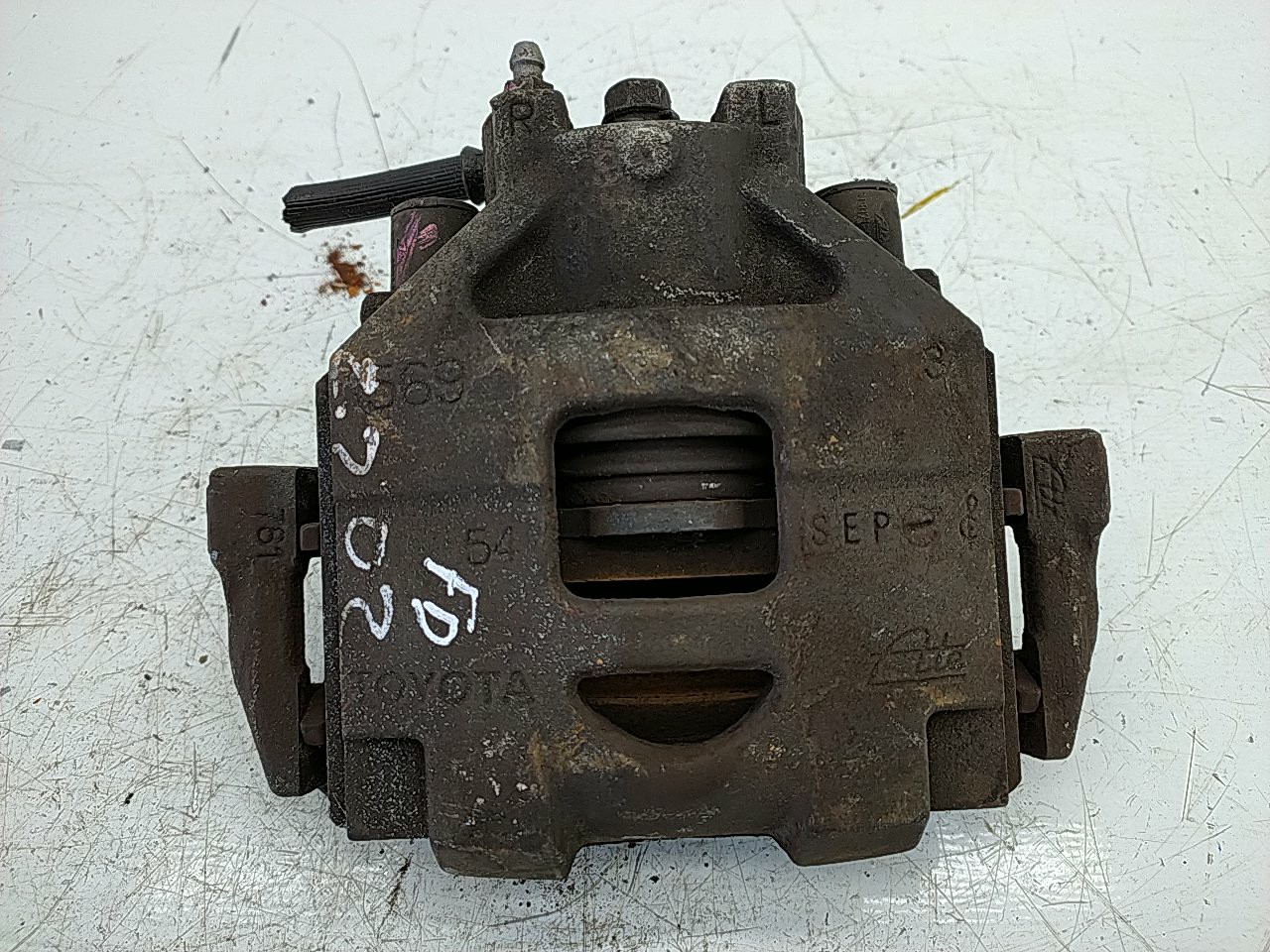 Pinça frente direita (20211241).