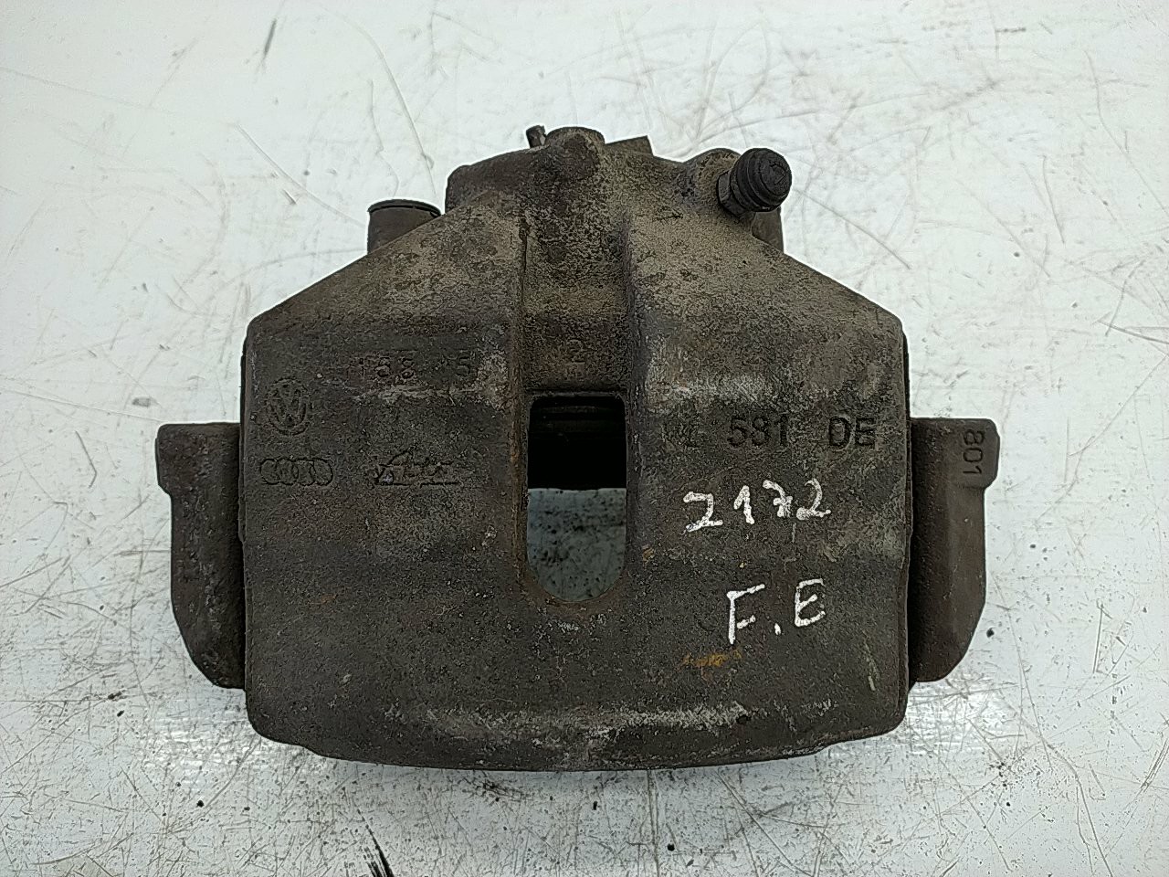 Pinça frente esquerda (20200978).