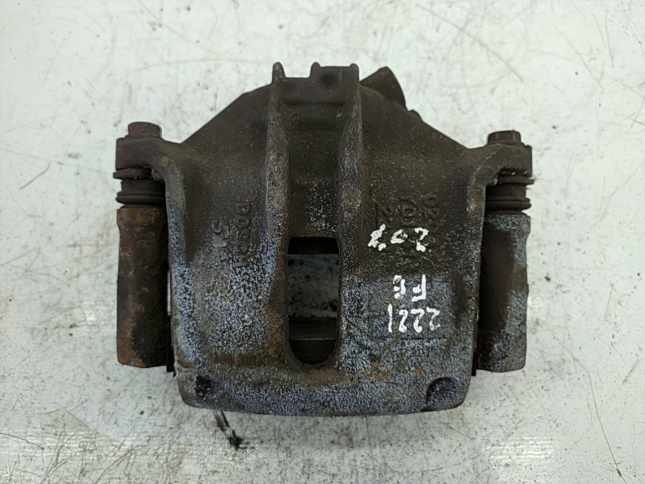 Pinça frente esquerda (20221285).