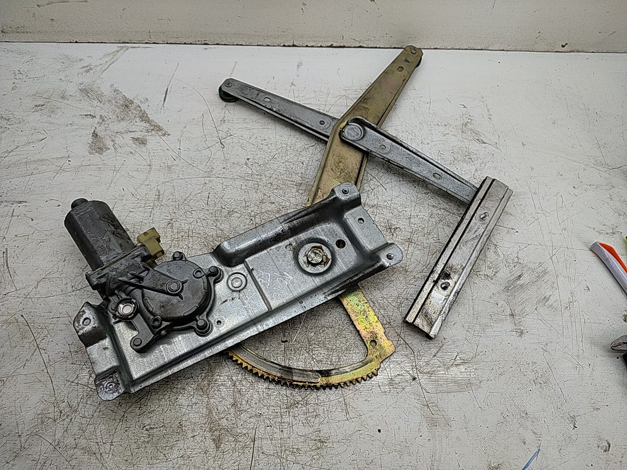 Elevador elect fte esq (109639).