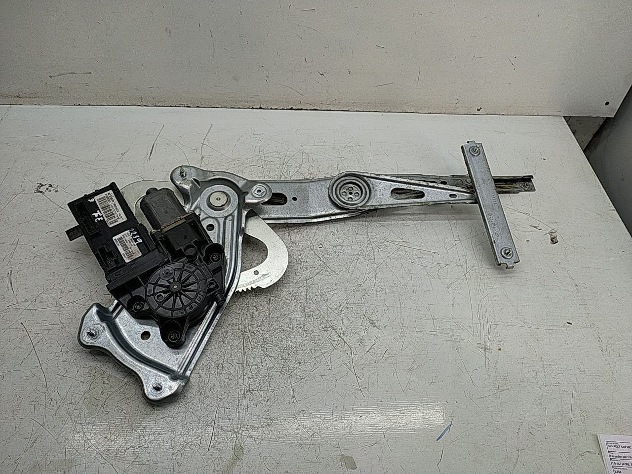 Elevador elect fte esq (20254425).