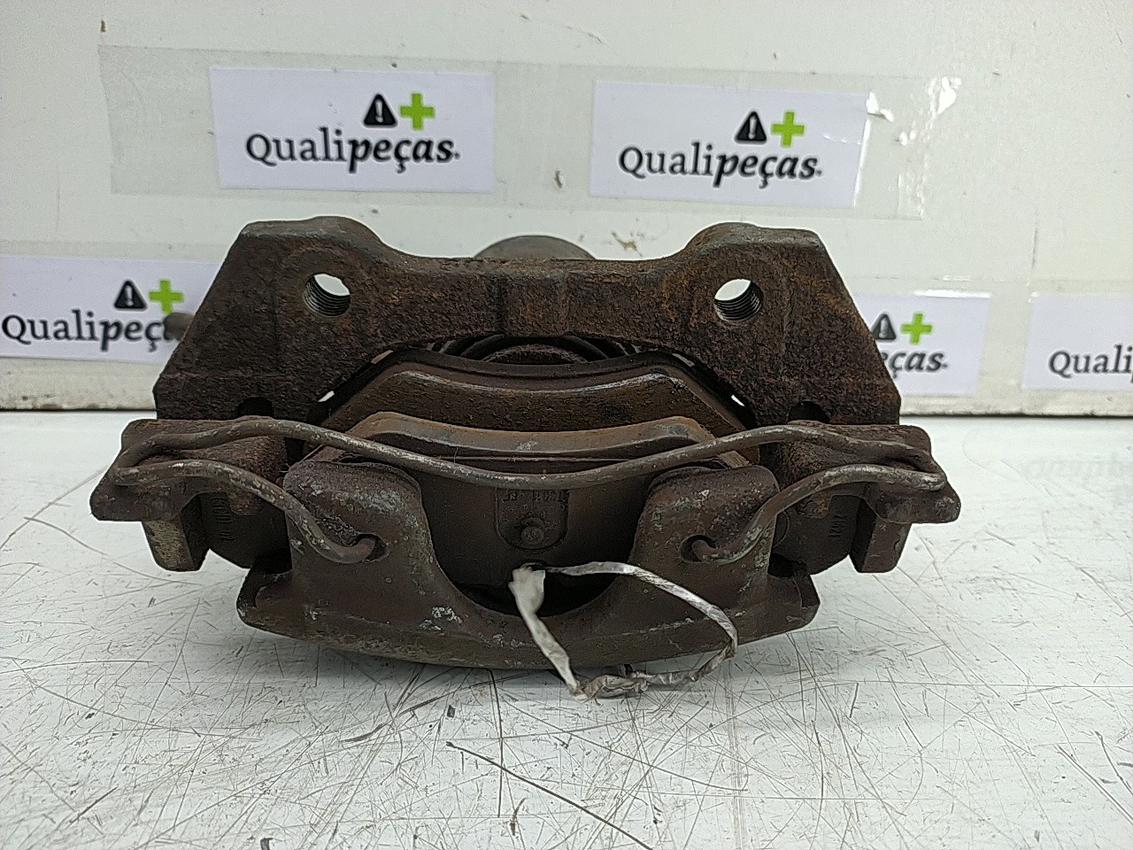 Pinça frente esquerda (20254476).