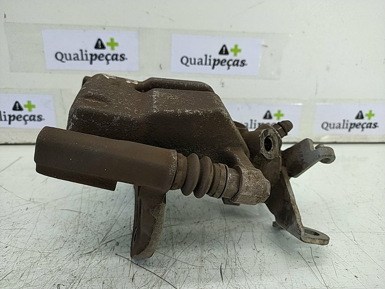 Pinça tras direita (20247189).