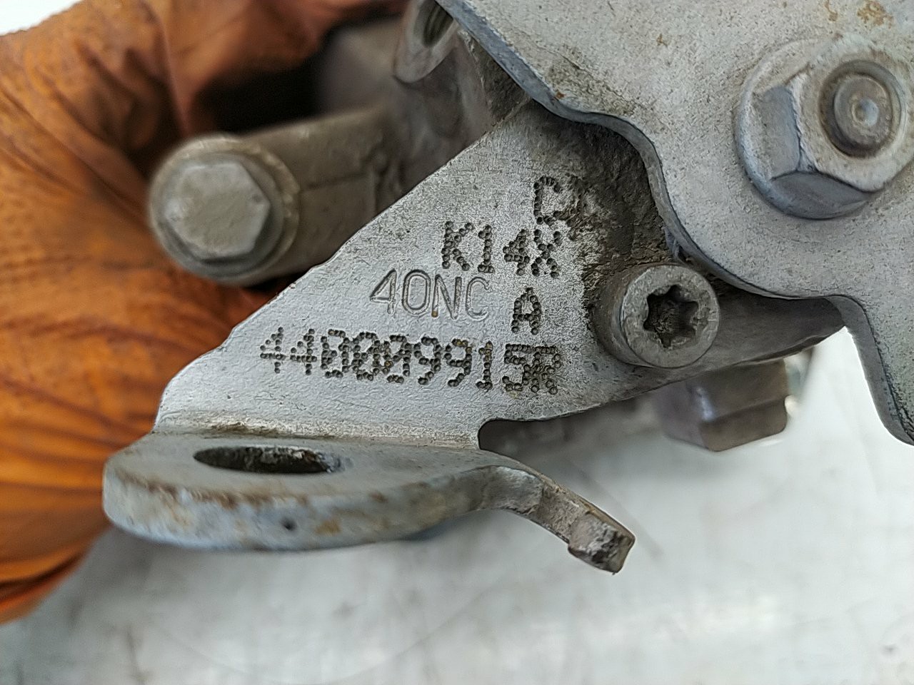 Pinça tras direita (20247189).