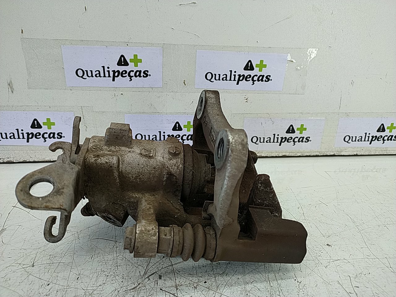 Pinça tras direita (20247189).