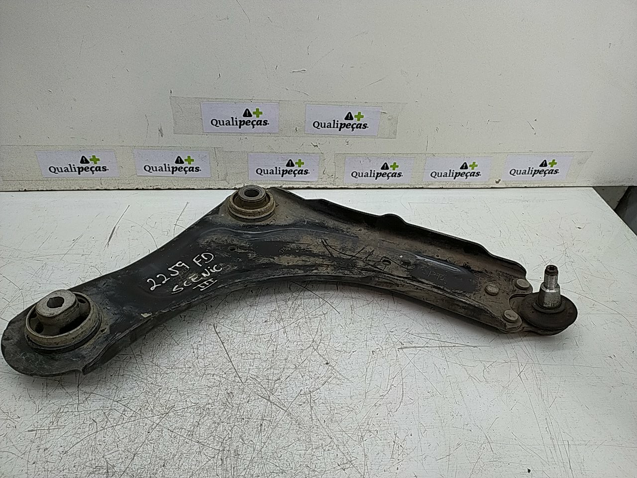 Braço suspensão frente direito (20247126).